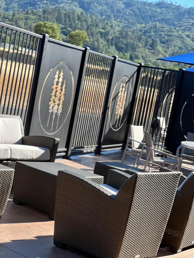 Holiday Inn Express & Suites - Ukiah By Ihg Екстериор снимка