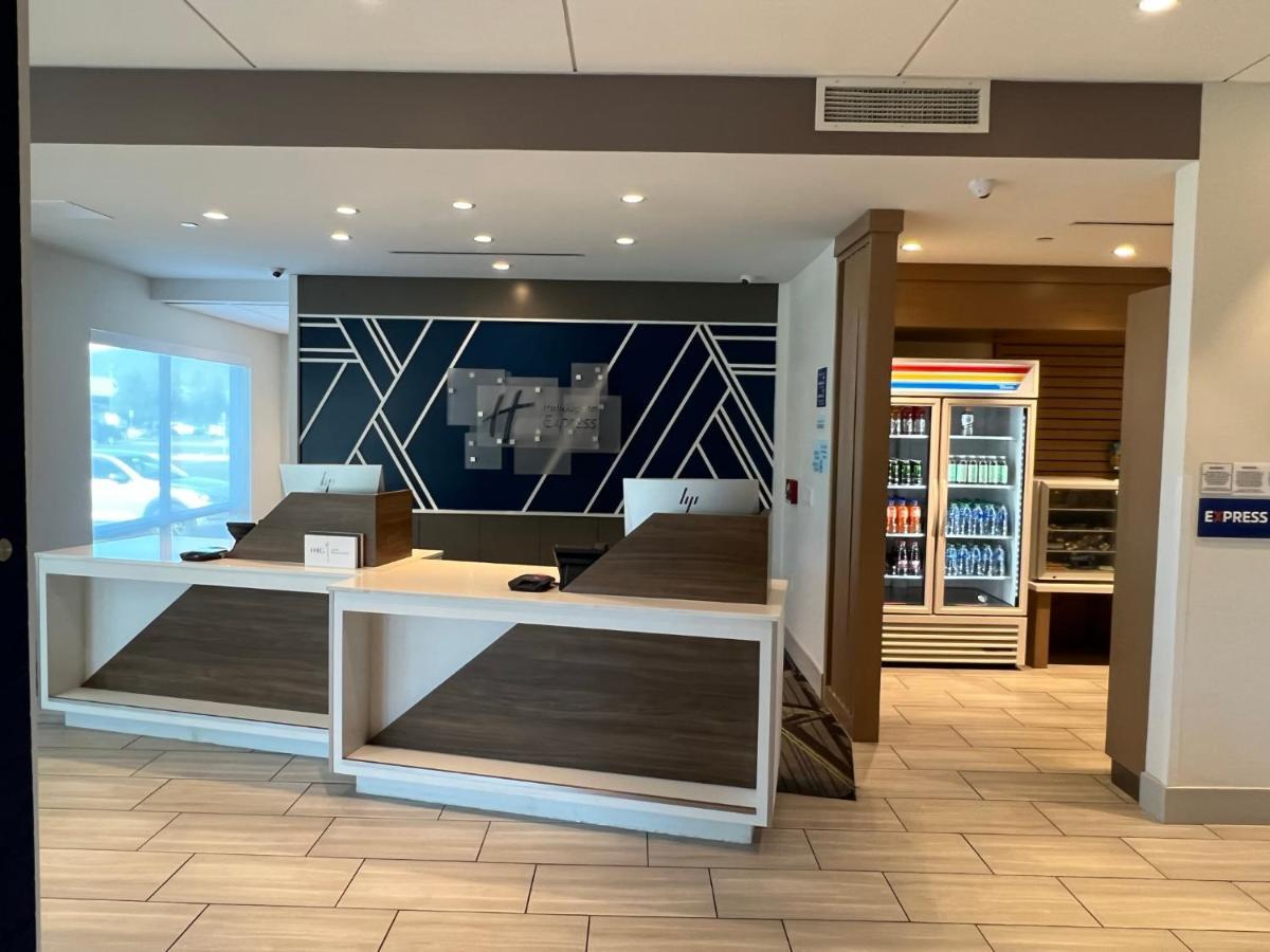 Holiday Inn Express & Suites - Ukiah By Ihg Екстериор снимка