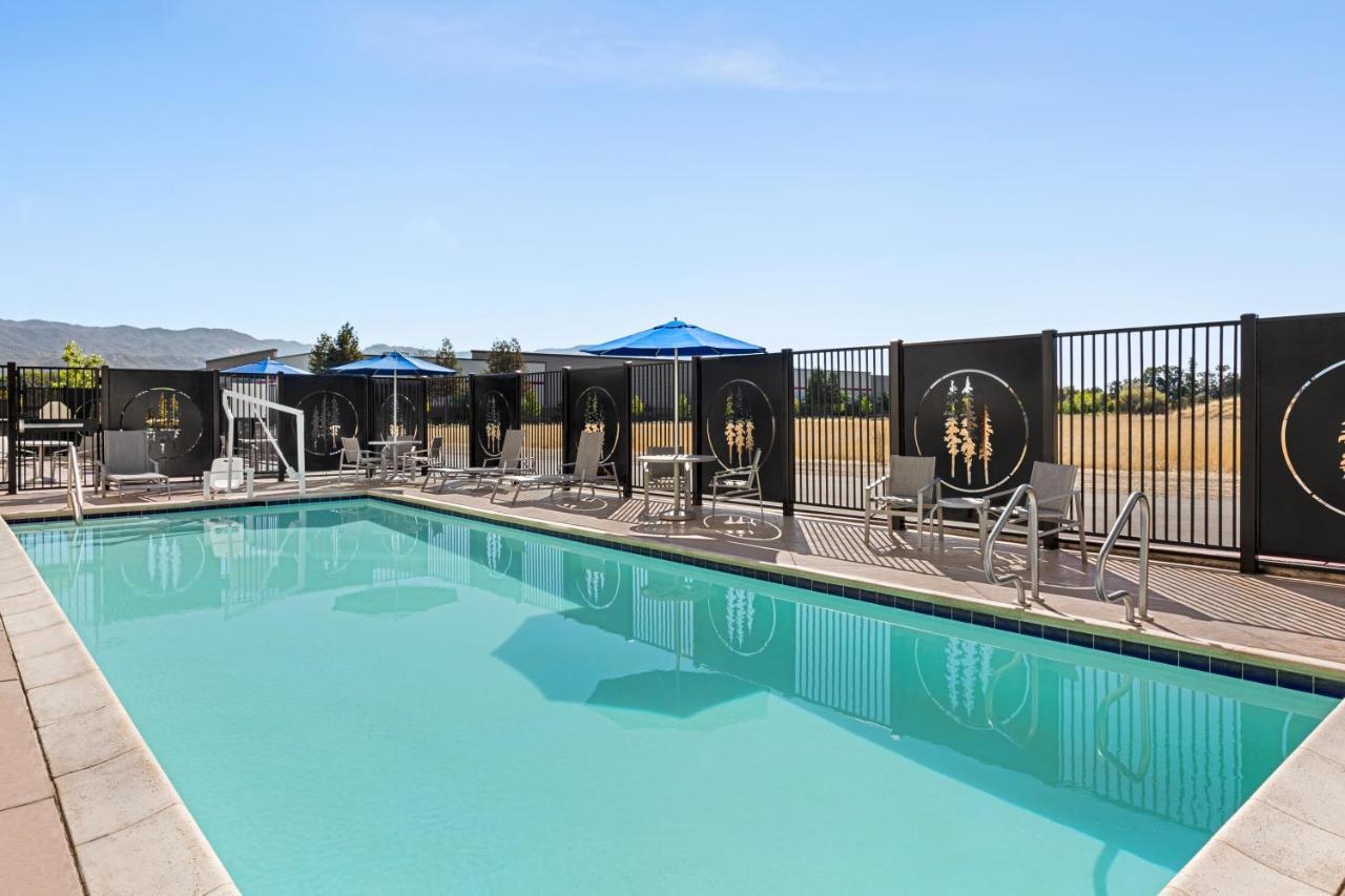 Holiday Inn Express & Suites - Ukiah By Ihg Екстериор снимка