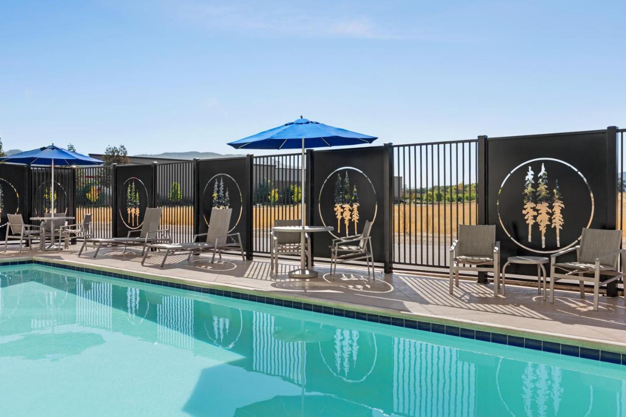 Holiday Inn Express & Suites - Ukiah By Ihg Екстериор снимка