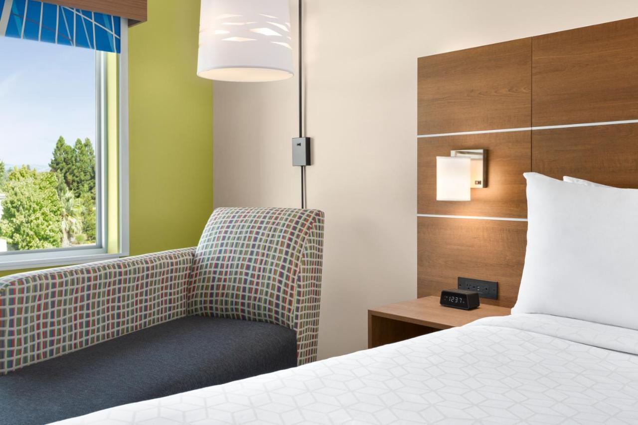 Holiday Inn Express & Suites - Ukiah By Ihg Екстериор снимка